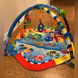 Baby play mat / mobile very bright and in great condition